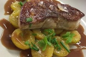 Escalope de foie gras poêlée au bleu d' Auvergne 